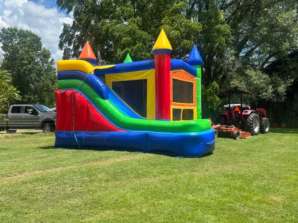 Castle Combo – classic bounce house with slide and obstacles